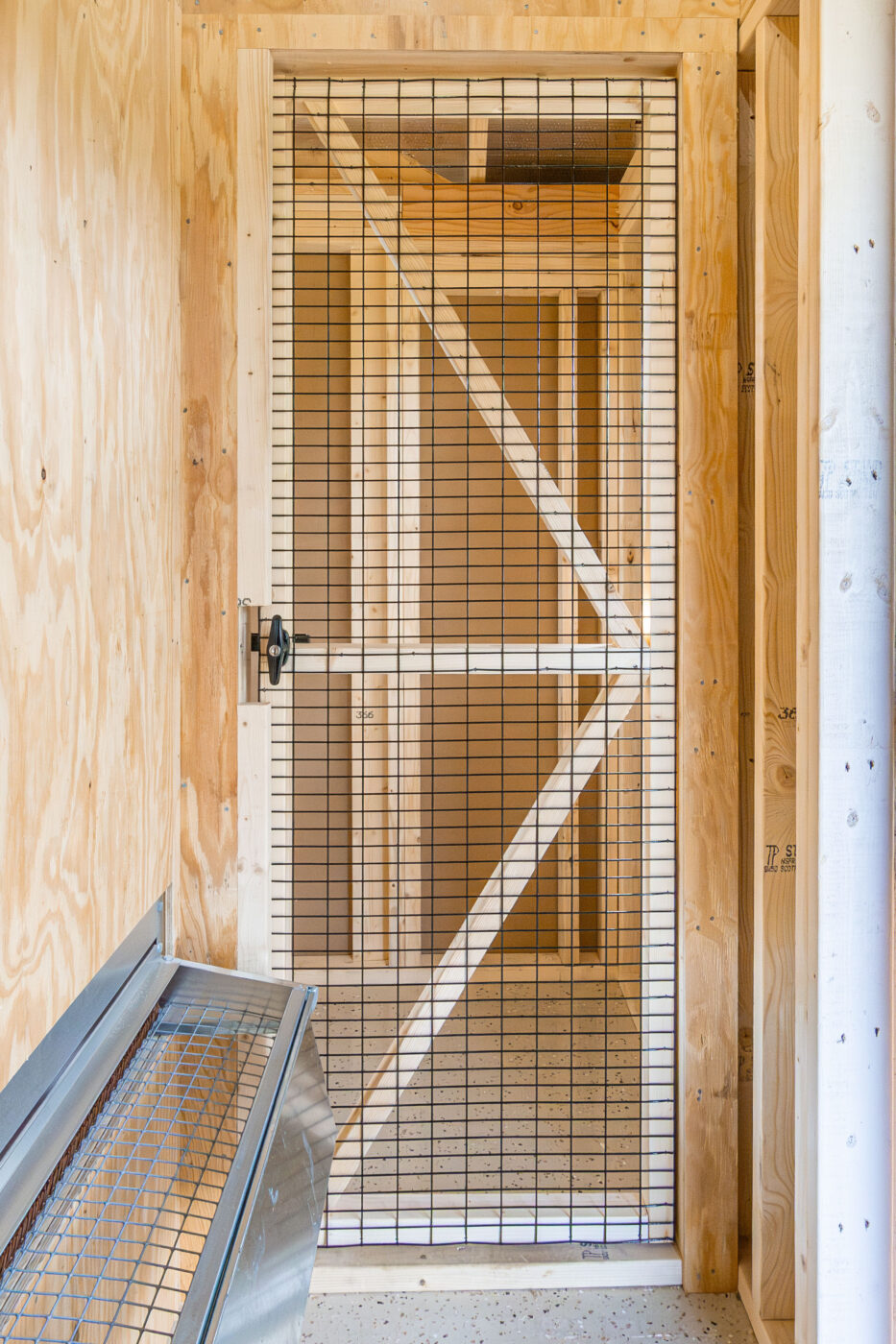 keyed entry screen door