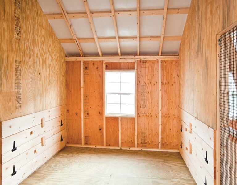 deluxe chicken coops Feedroom of A124