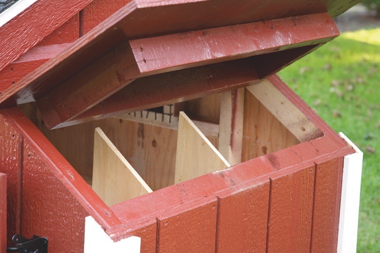 a frame chicken coop Red A34 Nesting Boxes and Lid