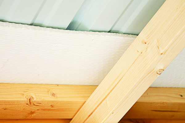 Insulated ceiling