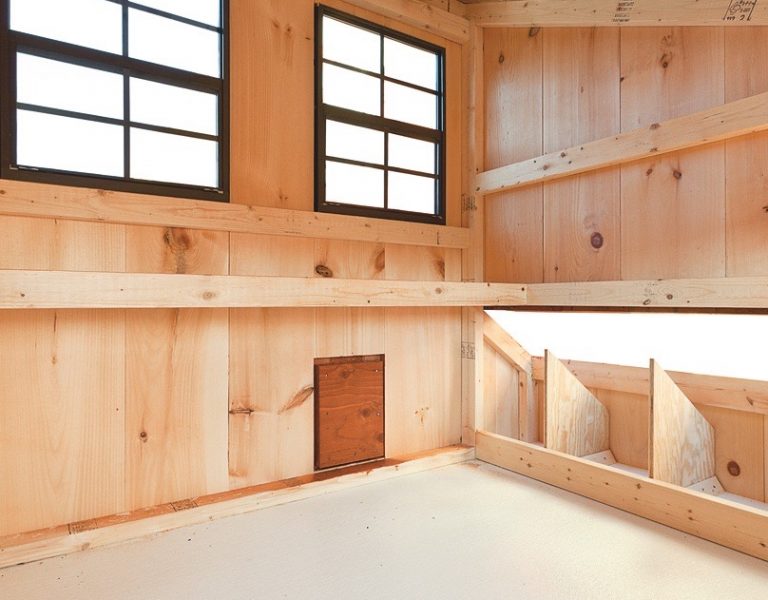 deluxe chicken coops Interior of L45