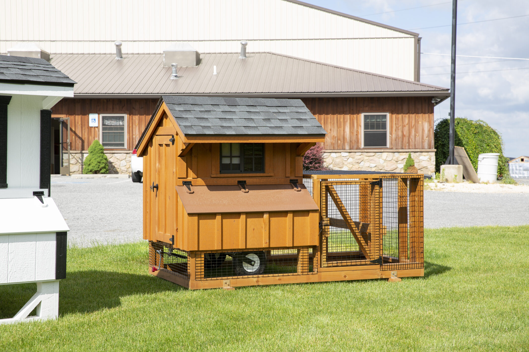 q34t stained 3x4 tractor chicken coop hen house pa